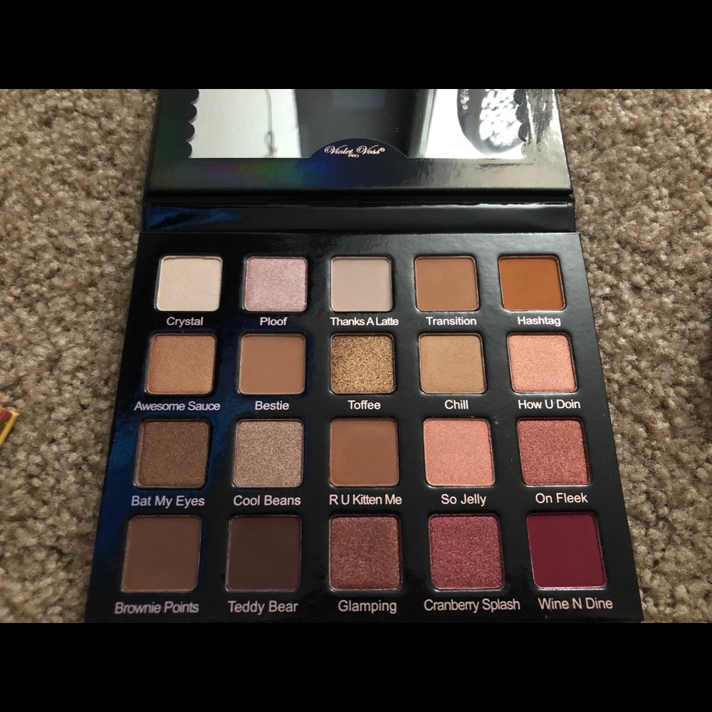 Violet Voss pro palette - 20 shadows